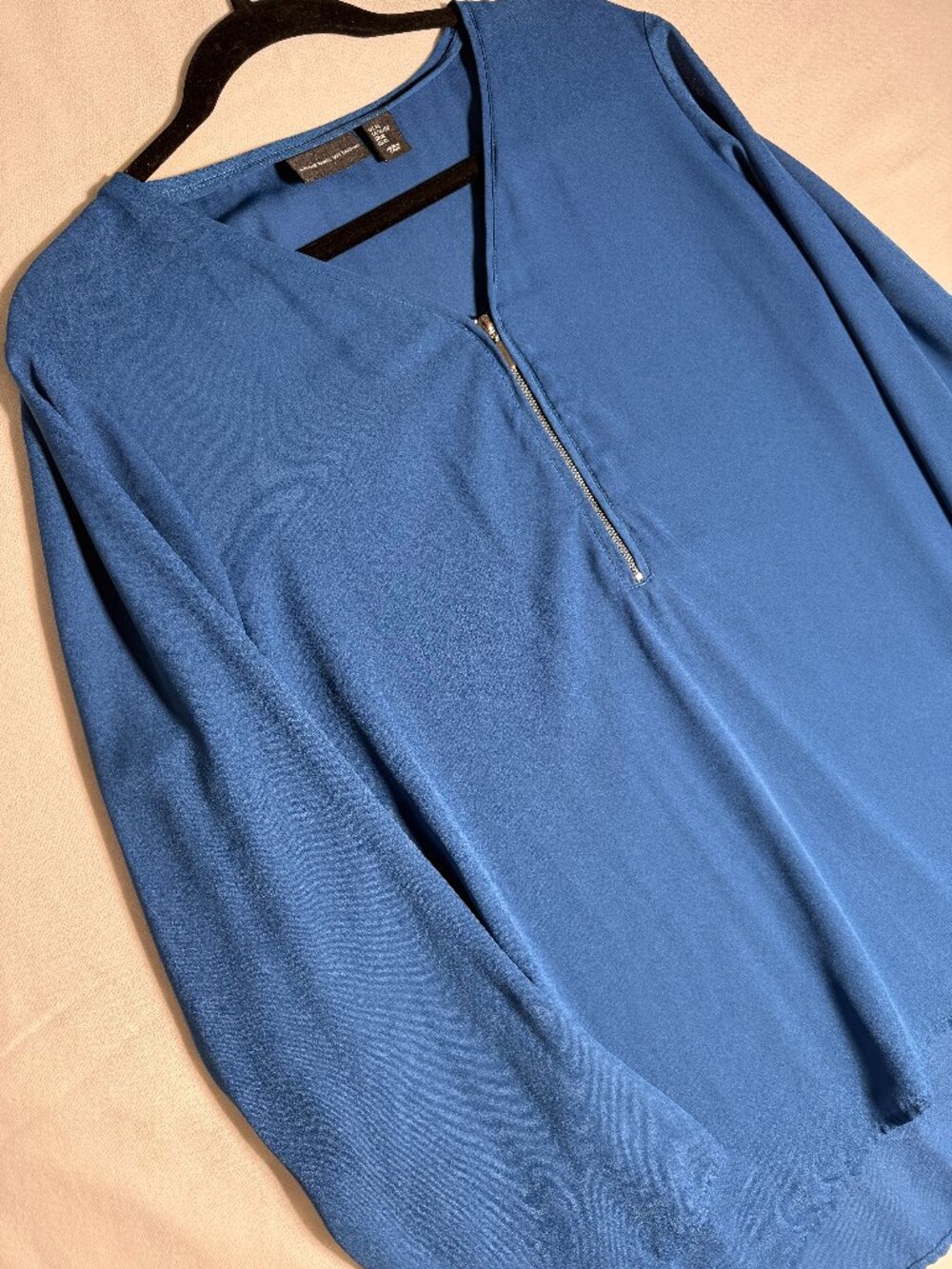 Adrienne Vittadini Women's Blue Blouse Size XL with Silver Zipper in Front
